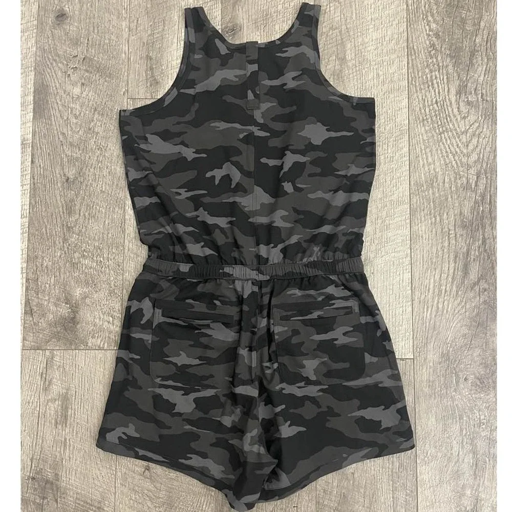Athleta Girl Black Camo Sleeveless Activewear Romper Girls XXL‎ 16 Zip Pockets